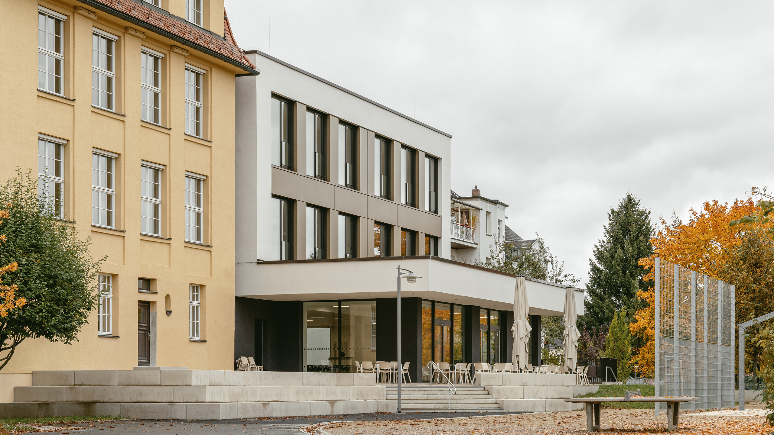 Hofansicht mit Terrasse